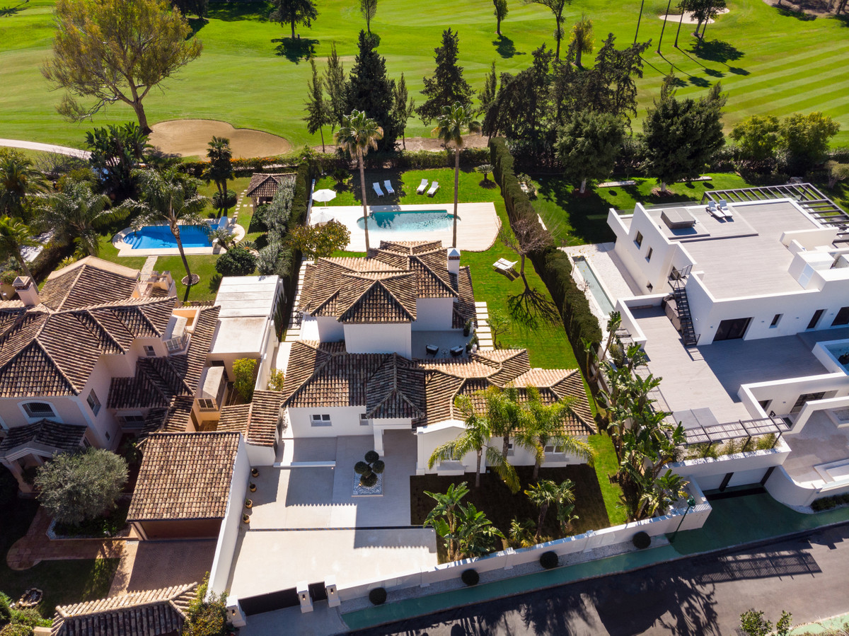 4 Bedroom Villa in Marbella - Photo 9