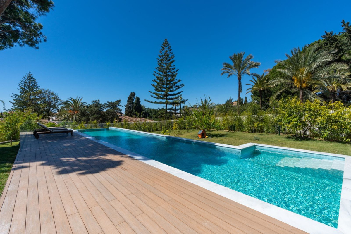 6 Bedroom Villa in Marbella - Photo 16