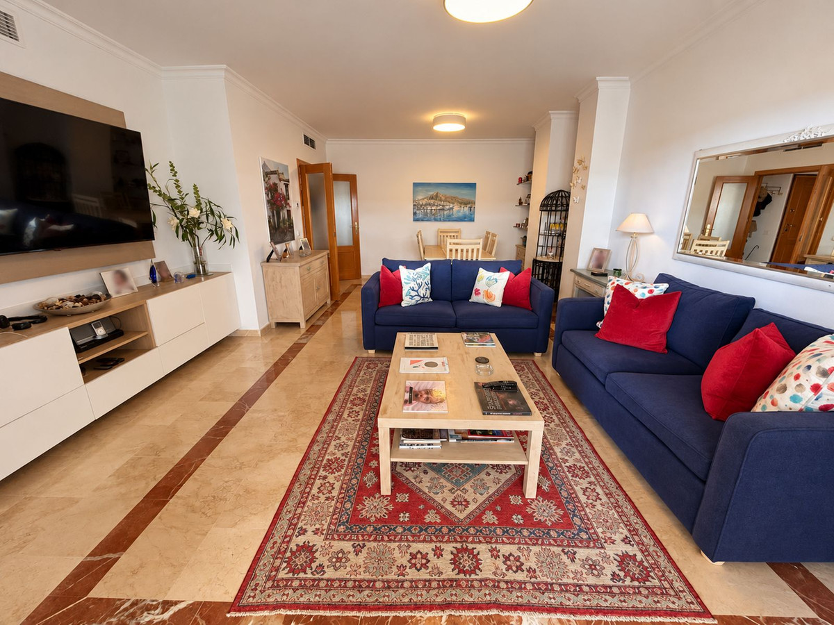 3 Bedroom Penthouse in Estepona - Photo 11