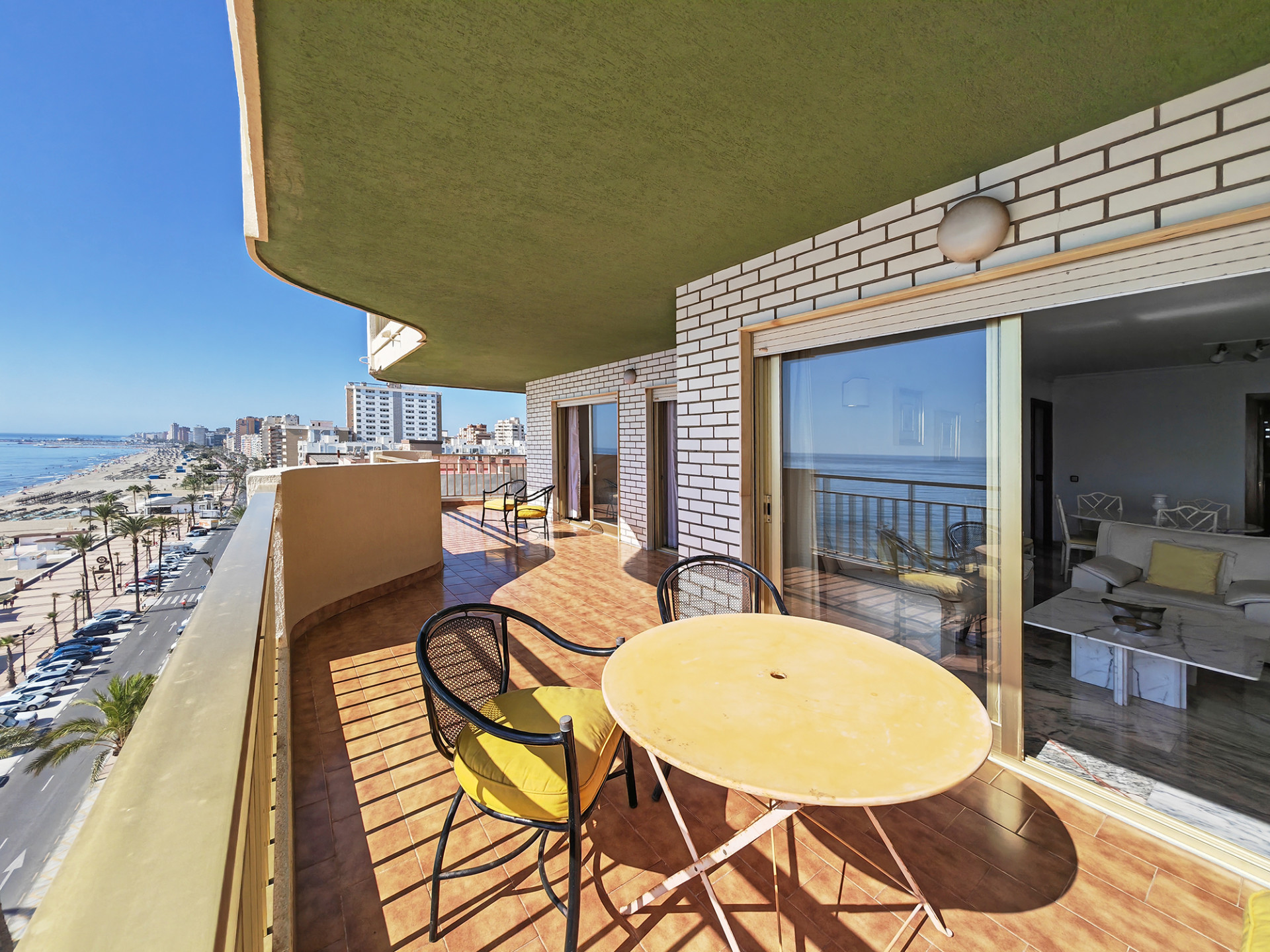5 Bedroom Apartment in Fuengirola - Photo 2