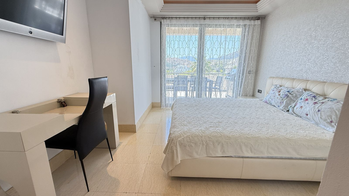 3 Bedroom Apartment in Benahavís - Photo 22
