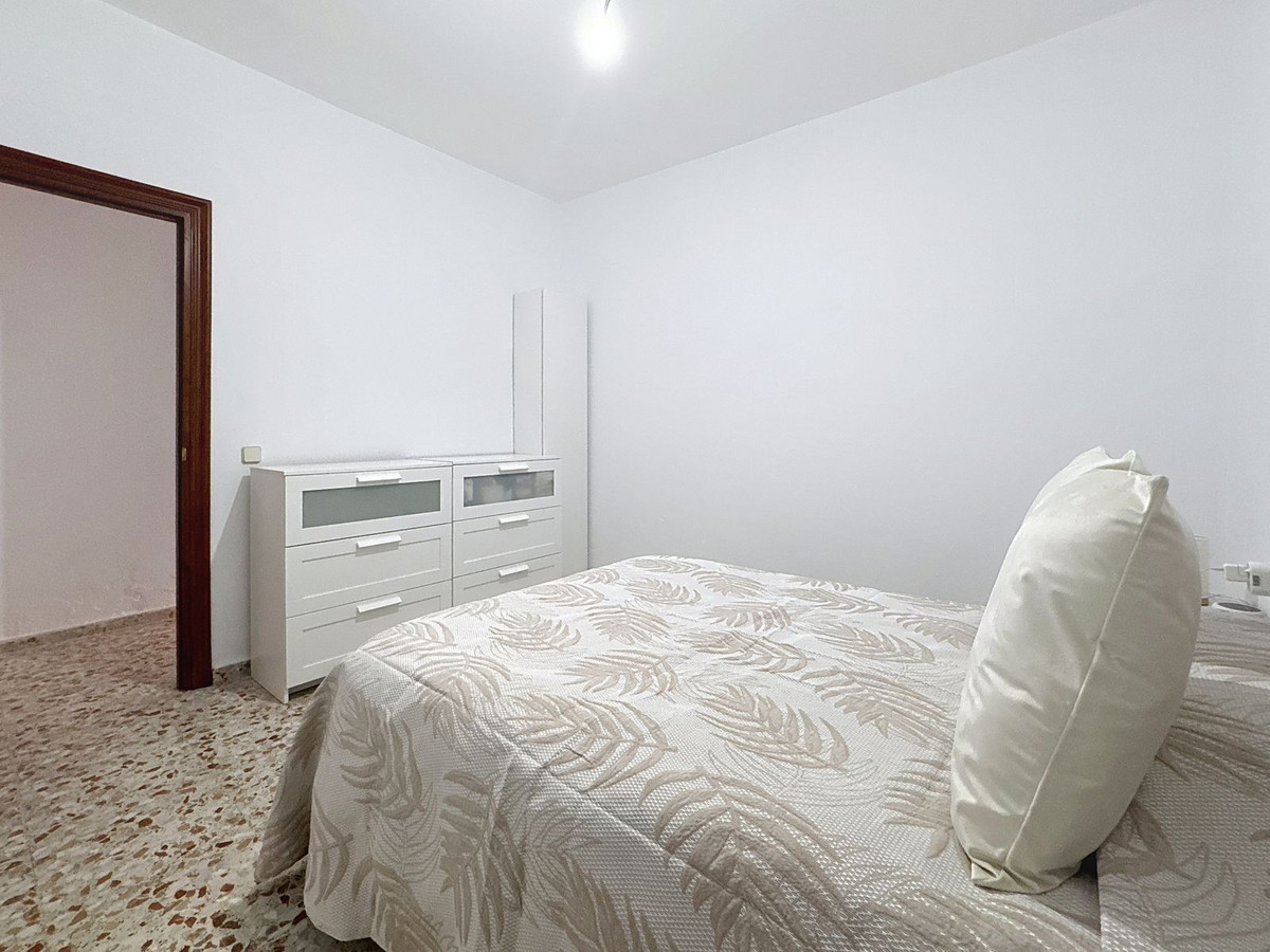 5 Bedroom Villa in Estepona - Photo 25