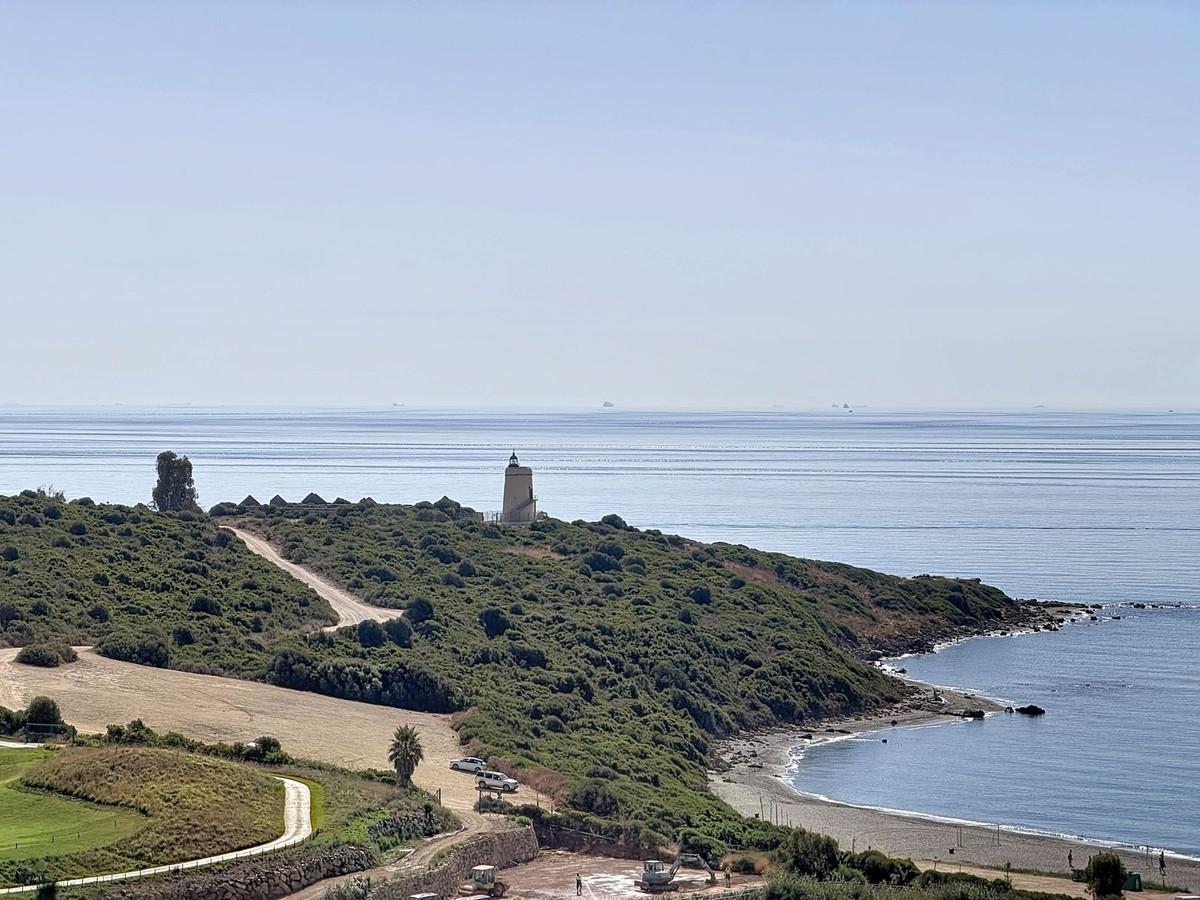 4 Bedroom Penthouse in La Alcaidesa - Photo 19