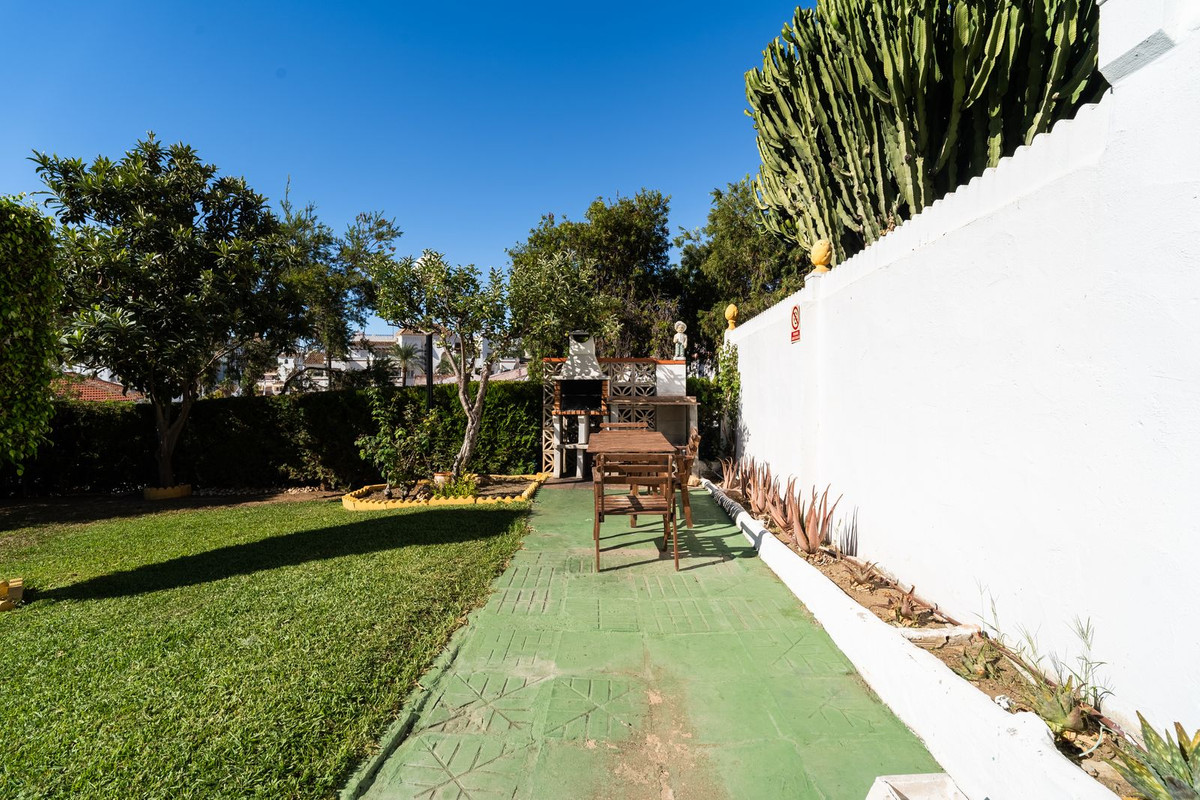 1 Bedroom Apartment in Benalmádena - Photo 20