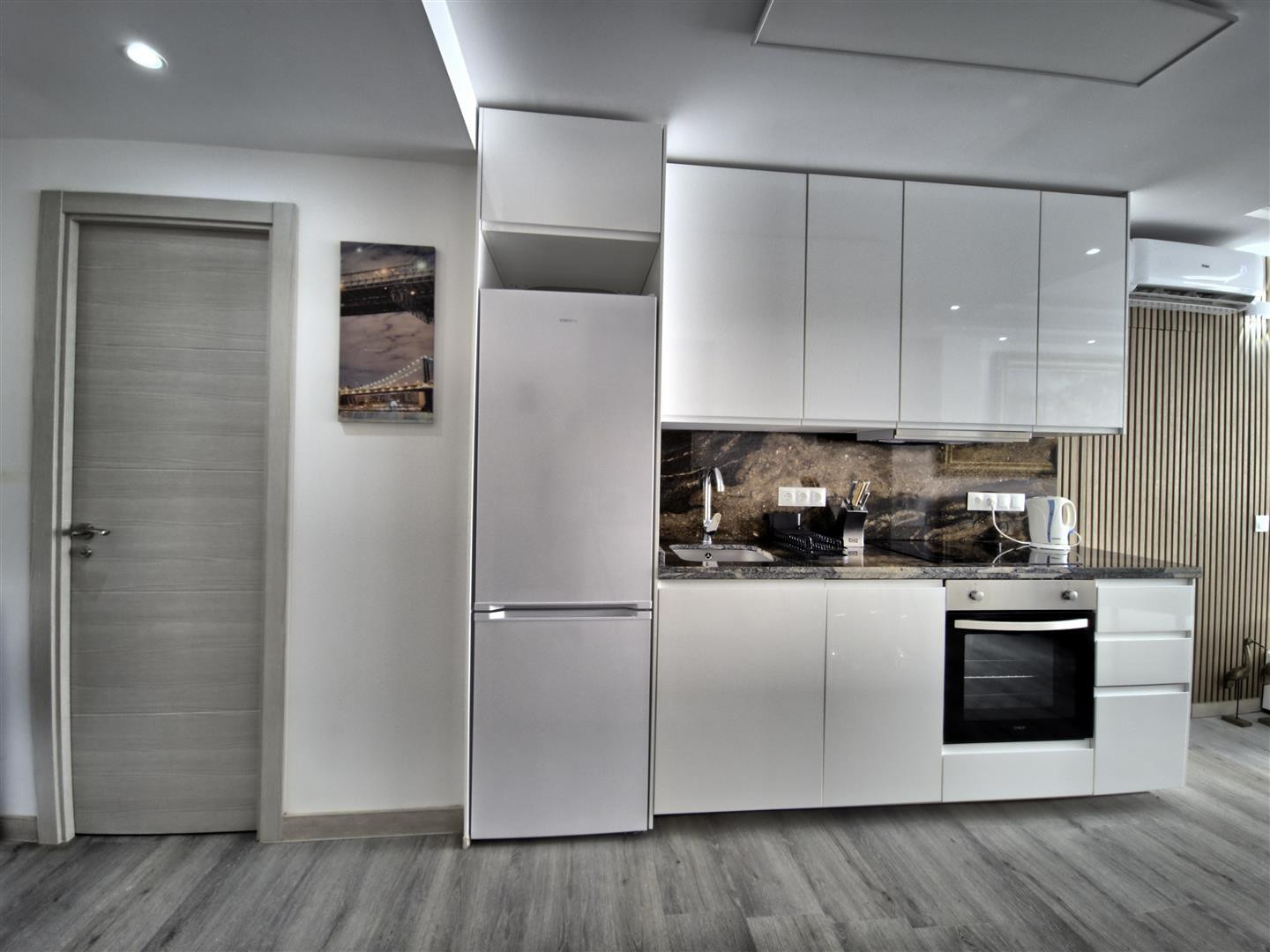 2 Bedroom Apartment in Marbella - Photo 13