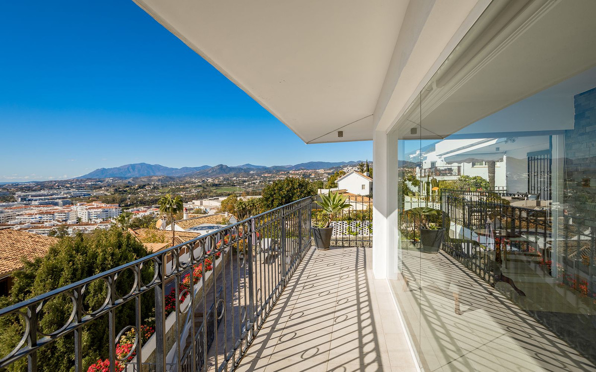 4 Bedroom Villa in Marbella - Photo 16