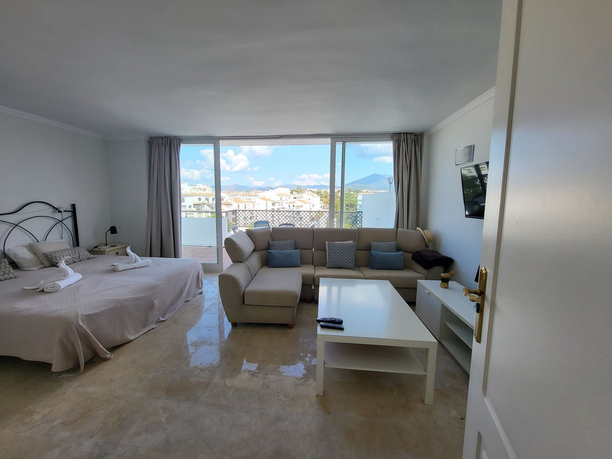 Piso de 4 dormitorios con piscina en Málaga – Foto 22