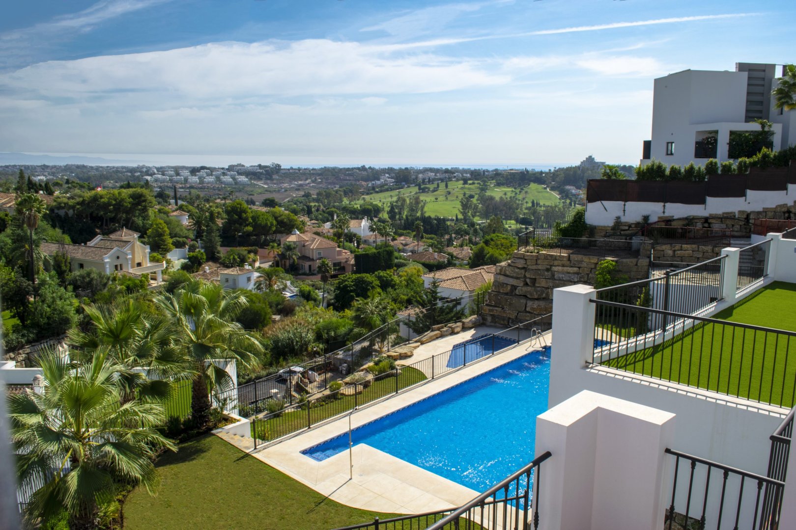 3 Bedroom Apartment in Benahavís - Photo 3