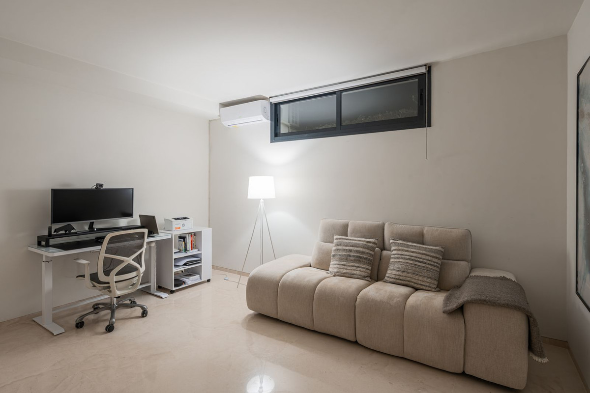 6 Bedroom Villa in Marbella - Photo 28