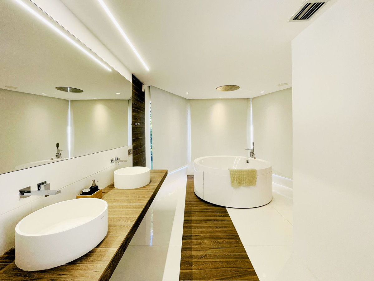 7 Bedroom Villa in Marbella - Photo 33