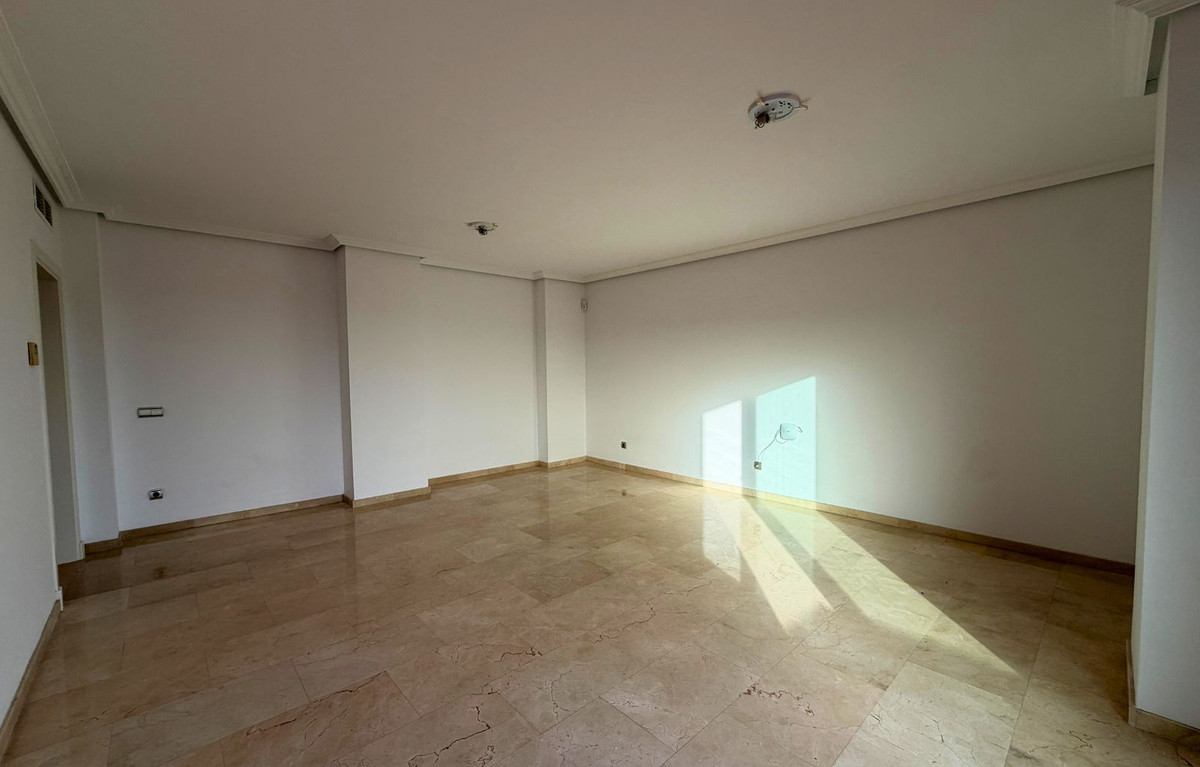 2 Bedroom Penthouse in Casares - Photo 16