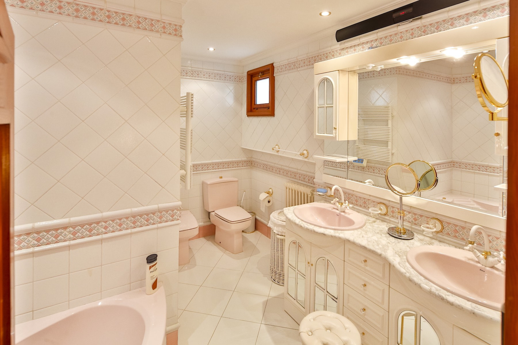 6 Bedroom Villa in Marbella - Photo 7