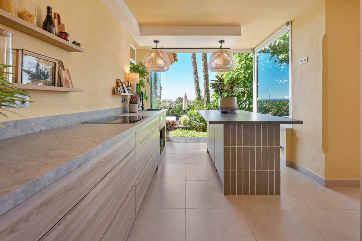 3 Bedroom Apartment in Marbella - Photo 3