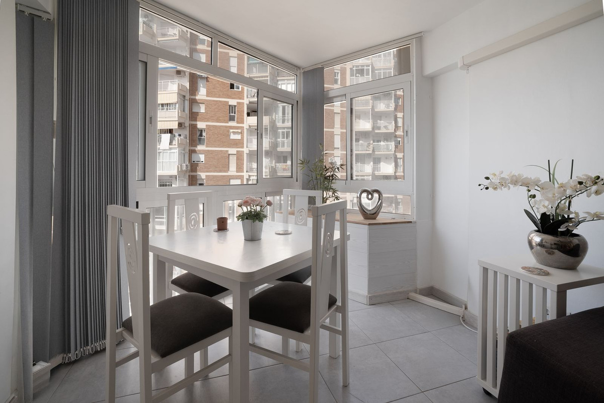 1 Bedroom Apartment in Benalmádena - Photo 3