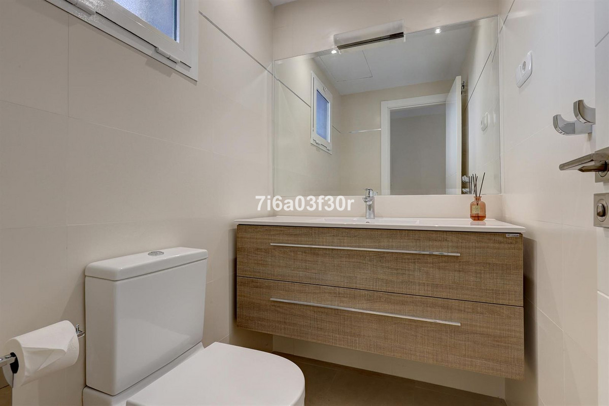5 Bedroom Townhouse in San Pedro de Alcántara - Photo 16