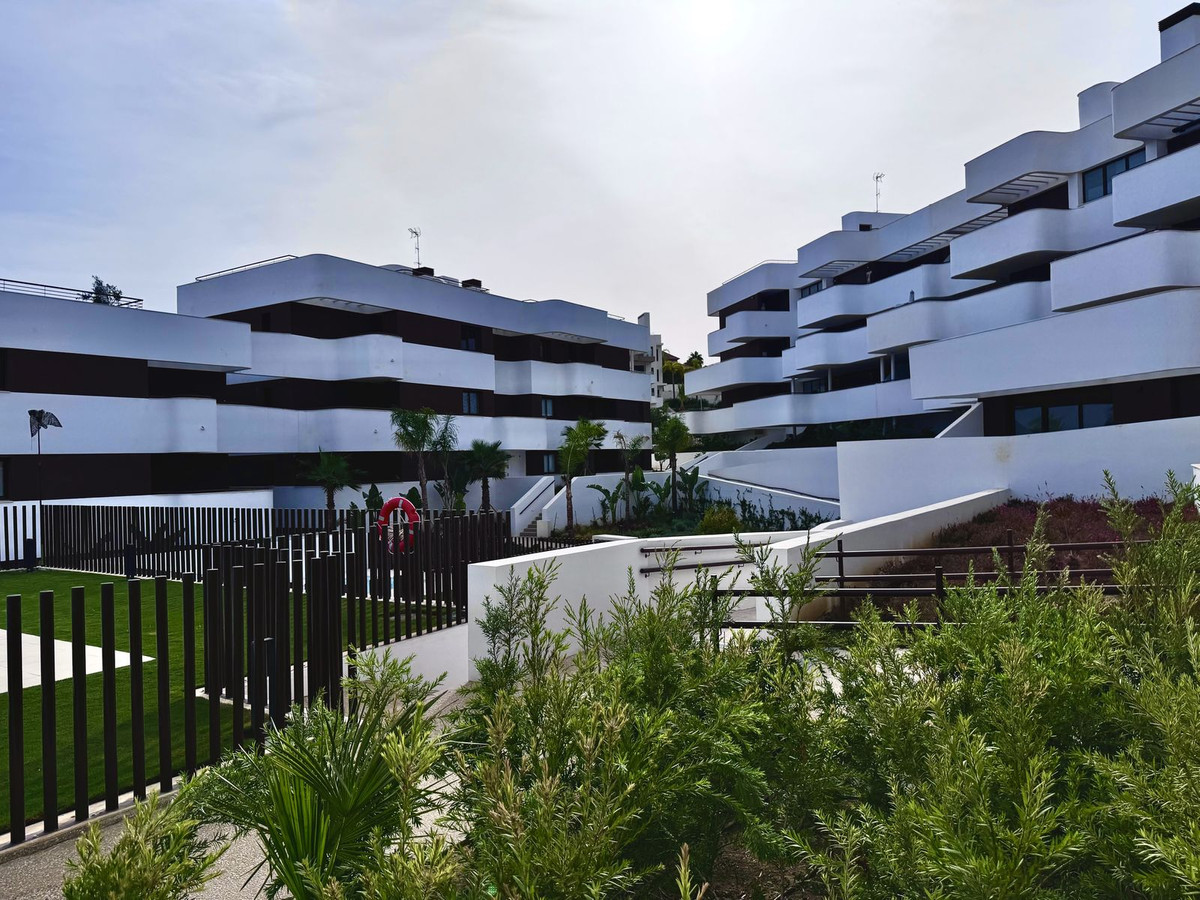 2 Bedroom Apartment in Estepona - Photo 20
