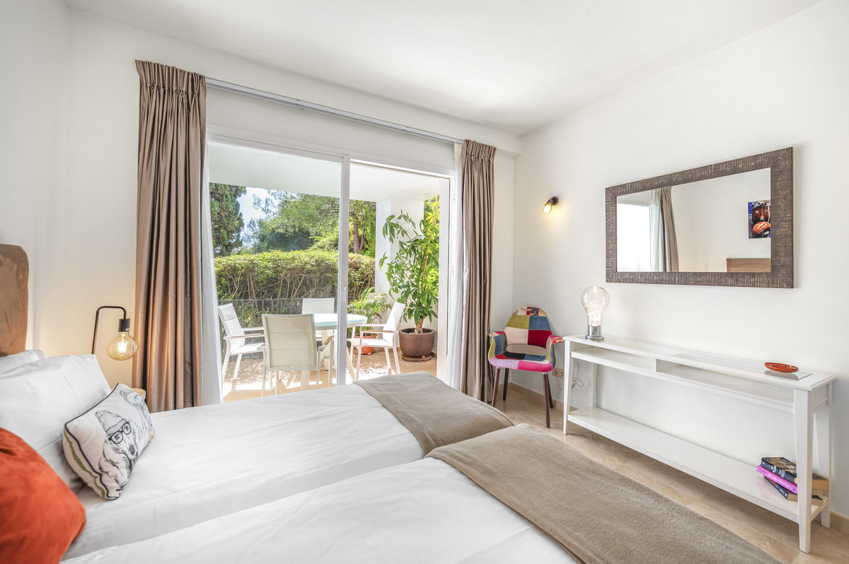 3 Bedroom Apartment in Benahavís - Photo 21