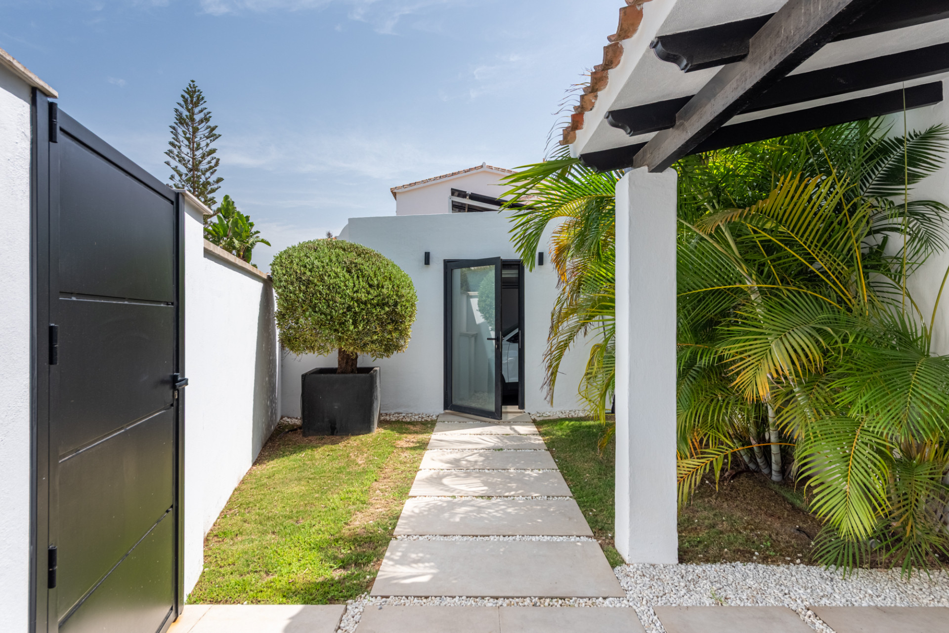 4 Bedroom Villa in Marbella - Photo 31