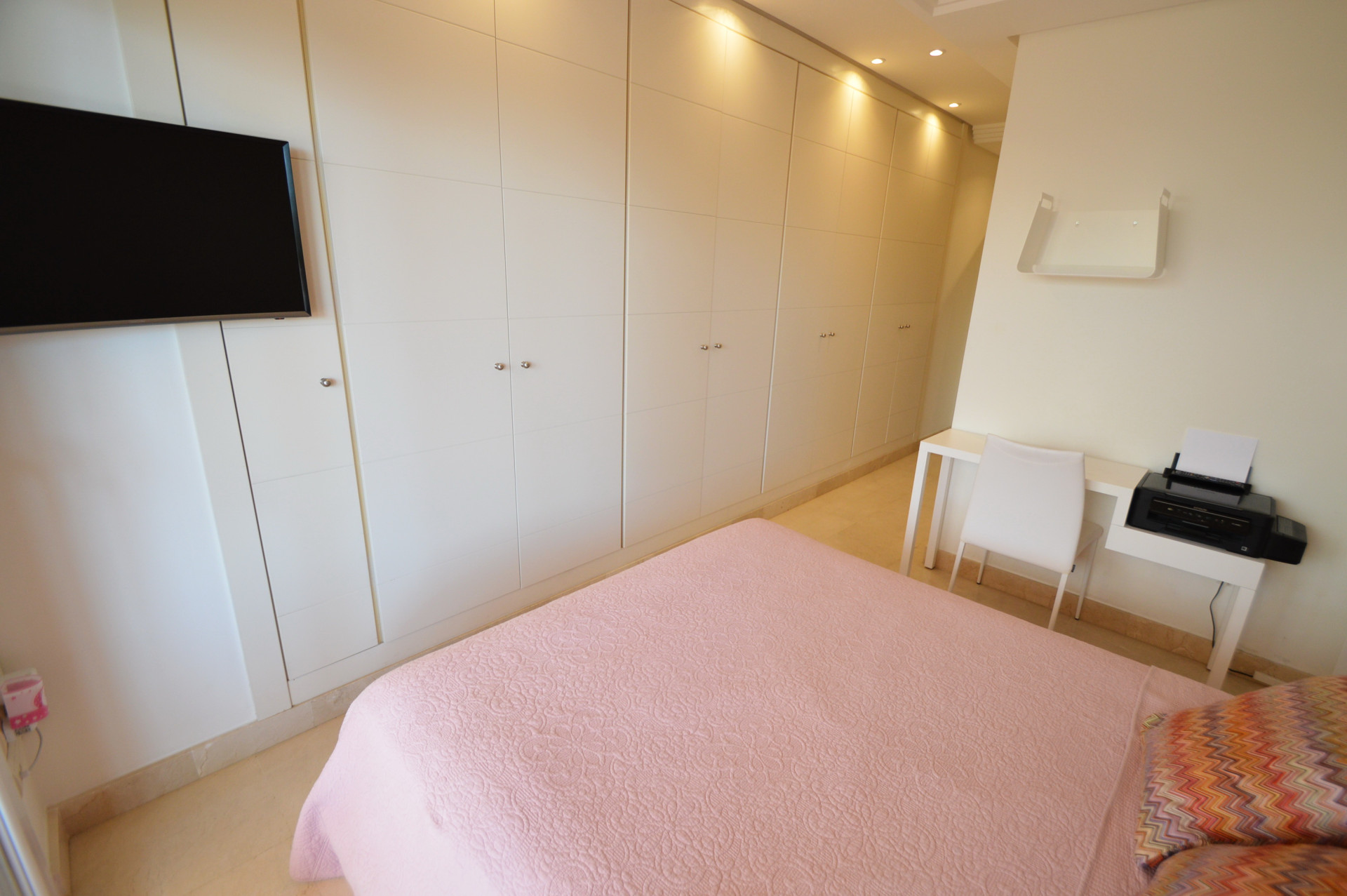 3 Bedroom Apartment in Marbella - Photo 18