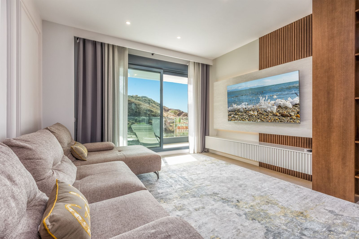 2 Bedroom Apartment in Fuengirola - Photo 12