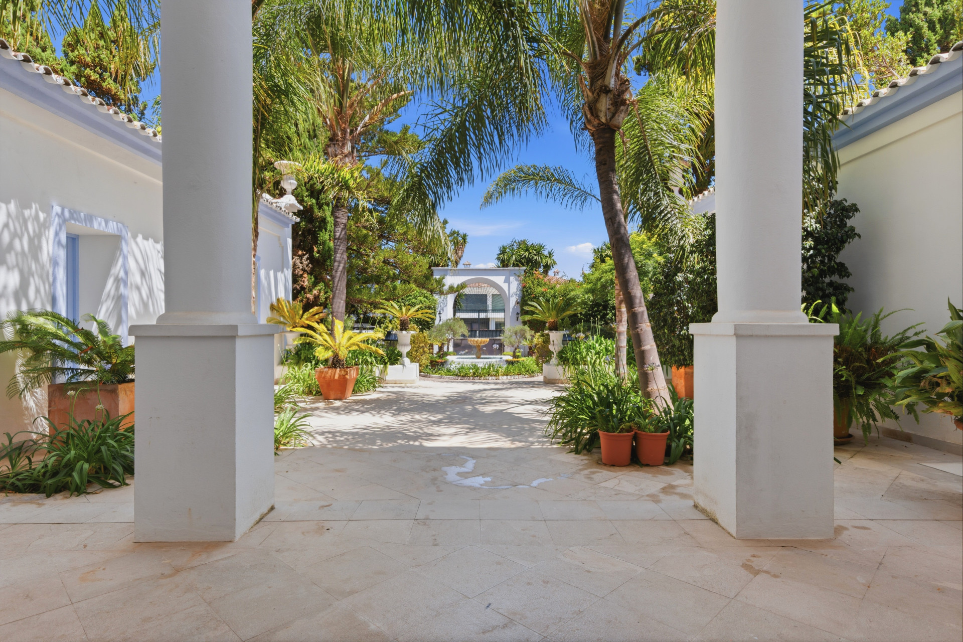 7 Bedroom Villa in Estepona - Photo 4