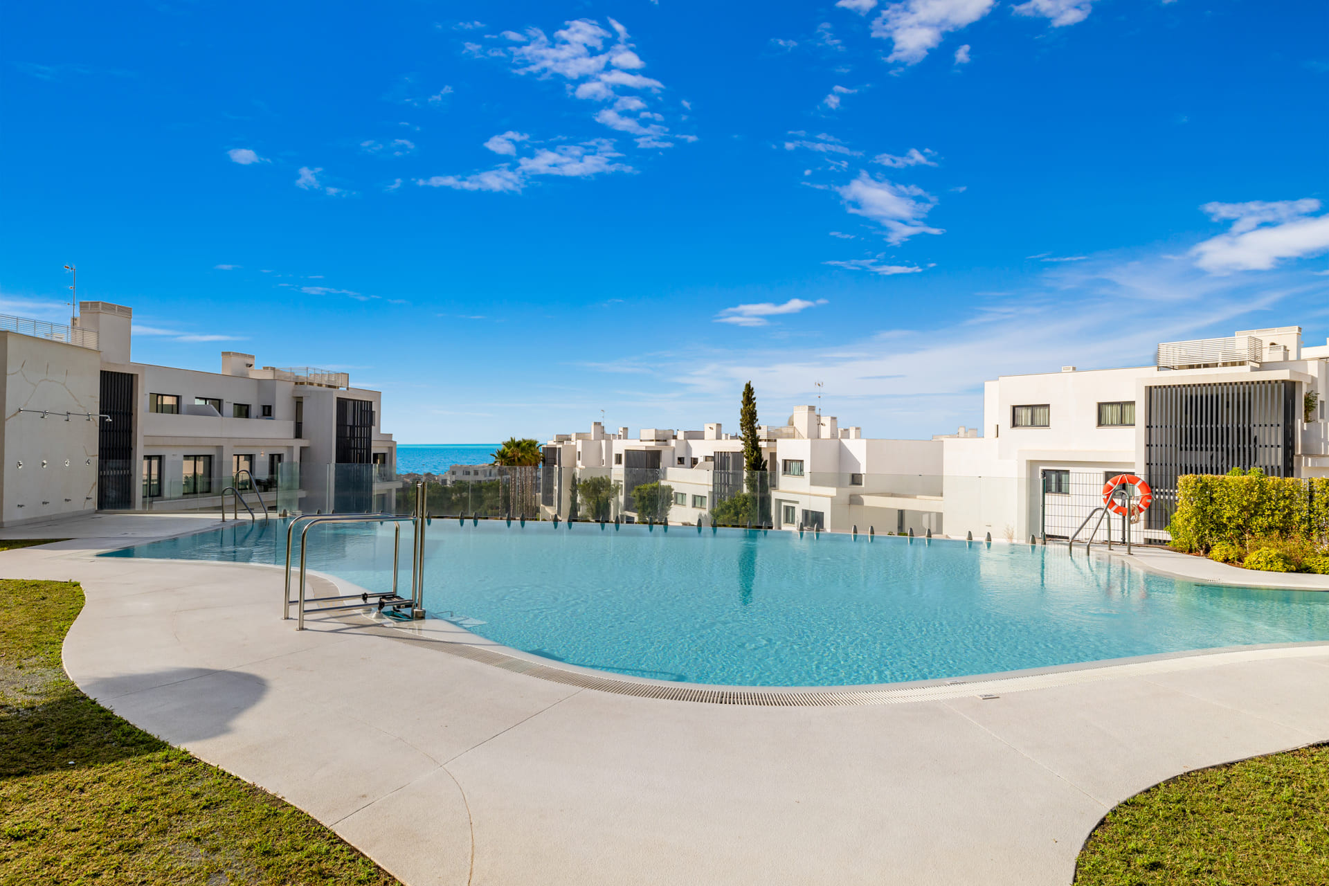 2 Bedroom Penthouse in Benalmádena - Photo 2