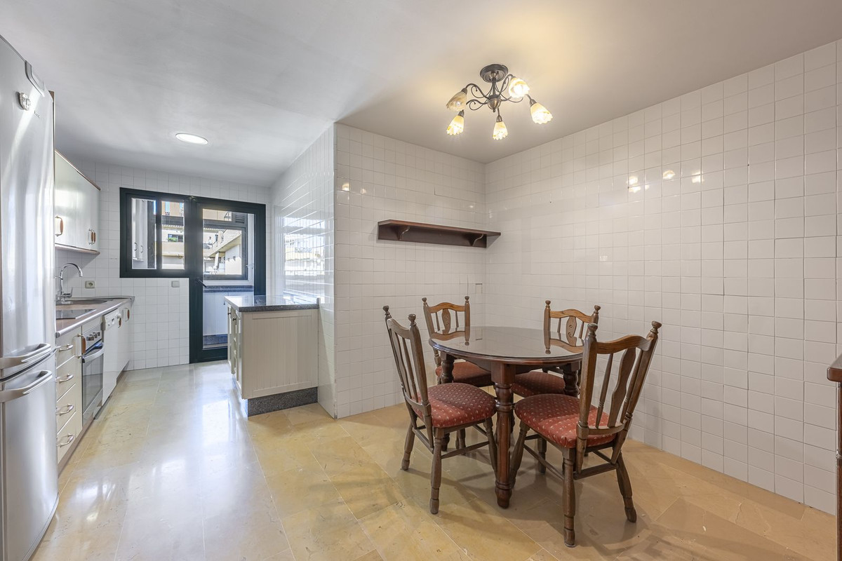 3 Bedroom Apartment in San Pedro de Alcántara - Photo 11