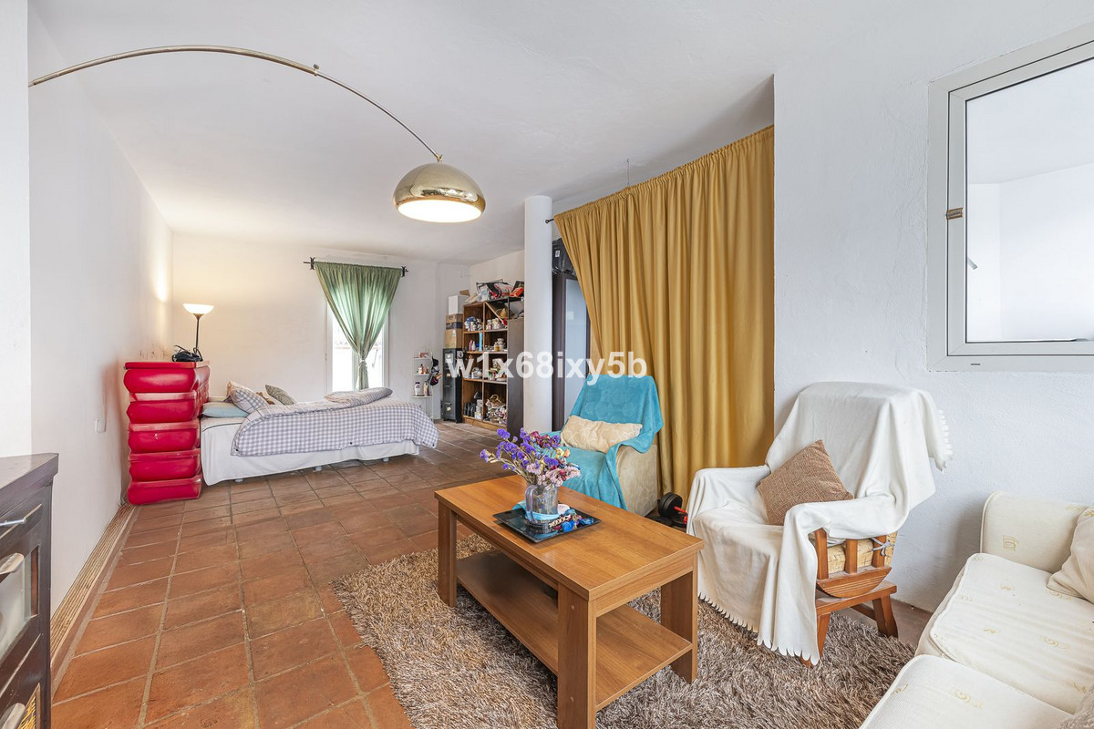1 Bedroom Townhouse in Benahavís - Photo 36