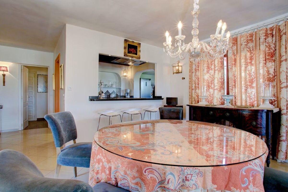 6 Bedroom Villa in Marbella - Photo 9