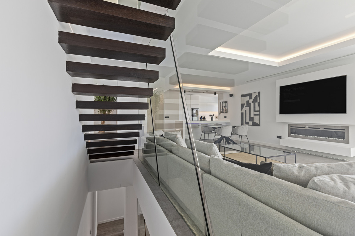 4 Bedroom Villa in Estepona - Photo 29