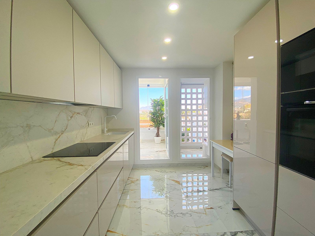 2 Bedroom Penthouse in Estepona - Foto 2