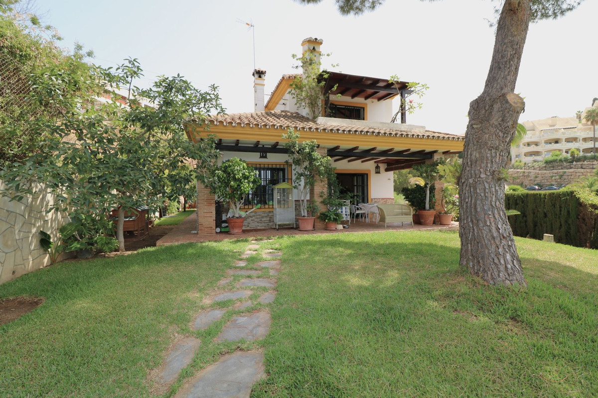 4 Bedroom Villa in Marbella - Photo 11
