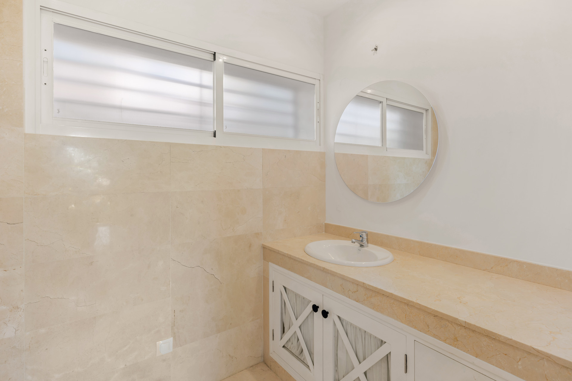 4 Bedroom Villa in Estepona - Photo 21