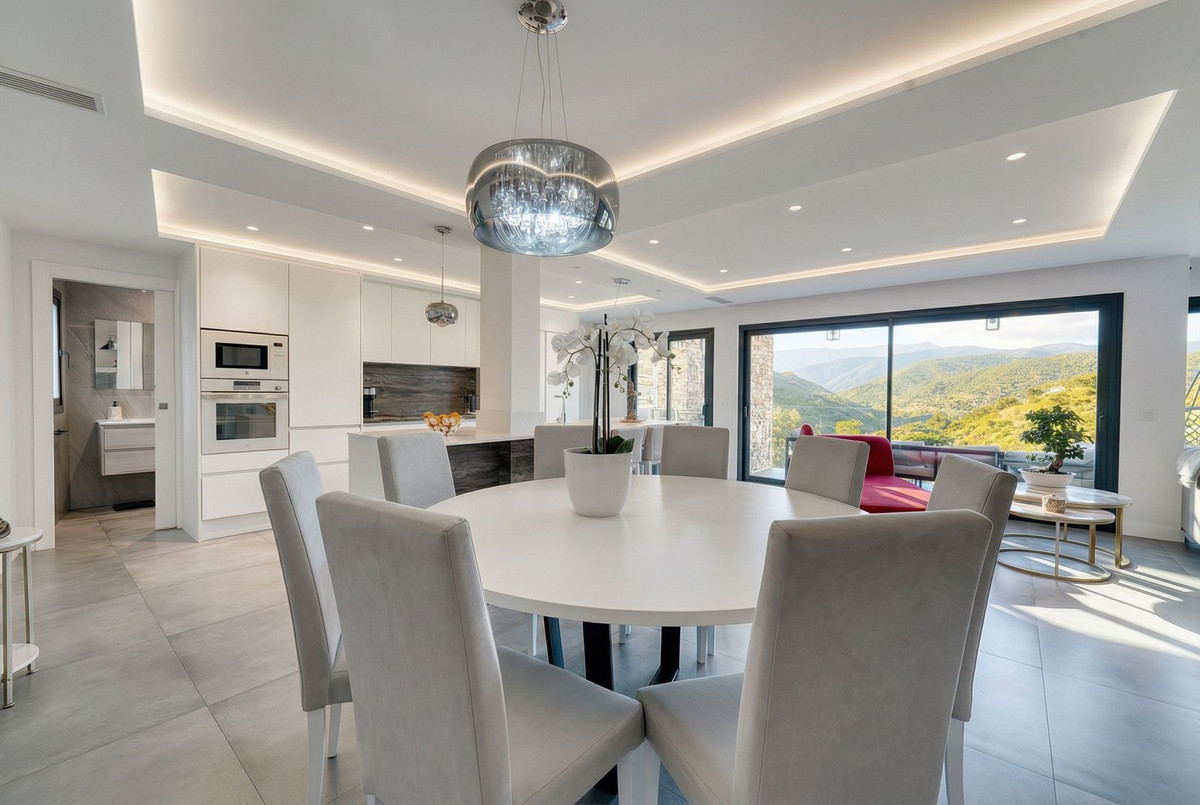 4 Bedroom Villa in Istán - Photo 19