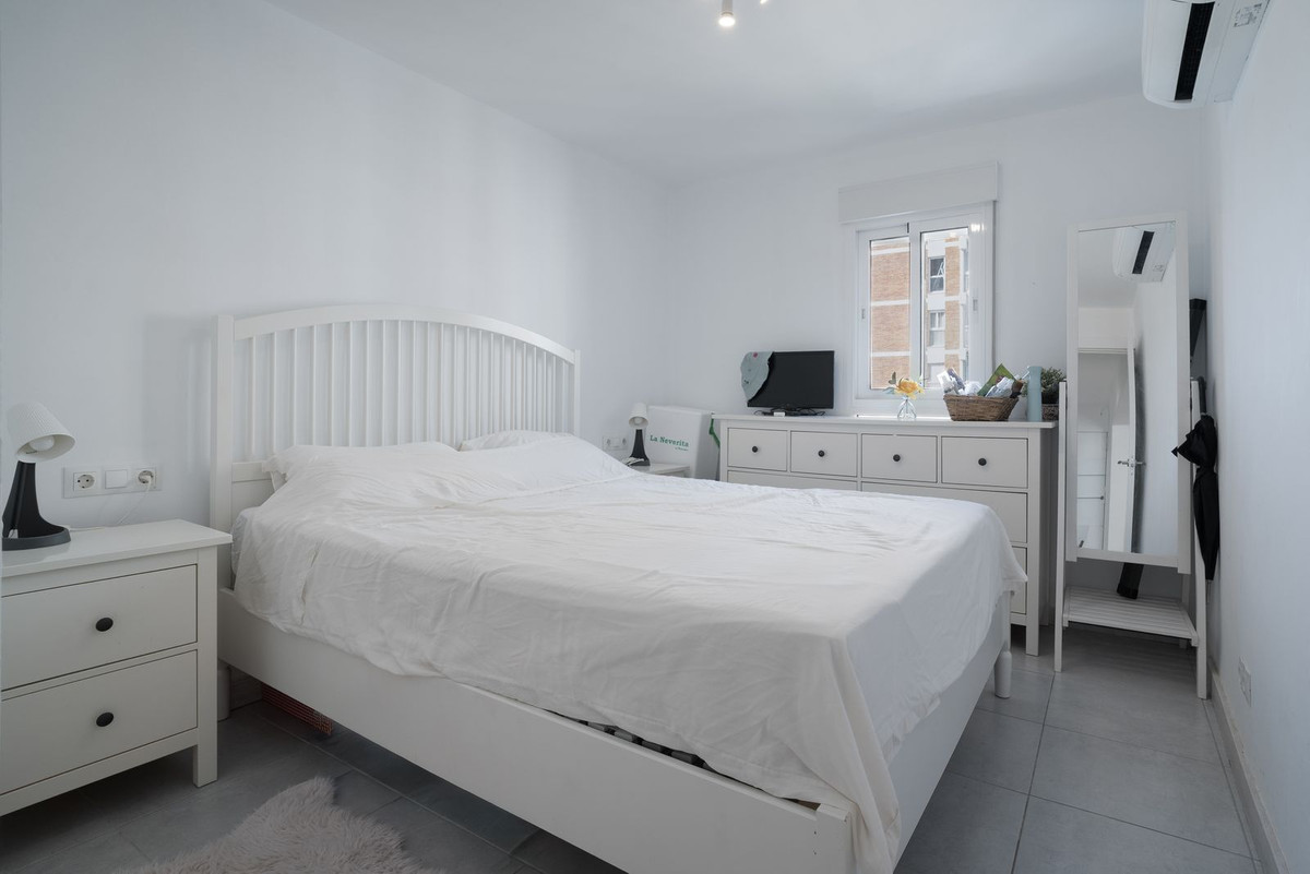 1 Bedroom Apartment in Benalmádena - Photo 8