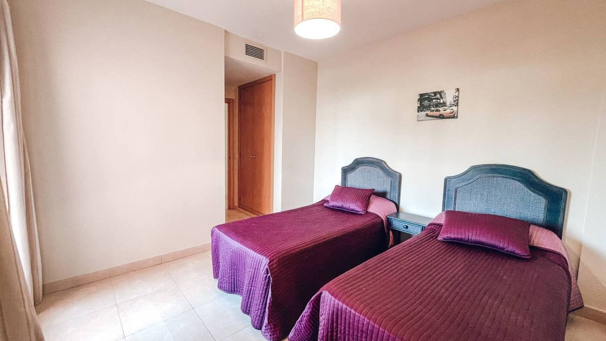 3 Bedroom Apartment in Estepona - Photo 16