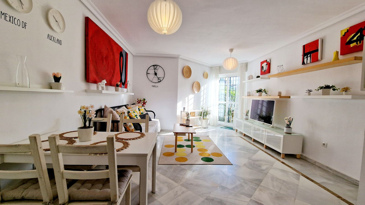 1 Bedroom Apartment in Marbella - Photo 3