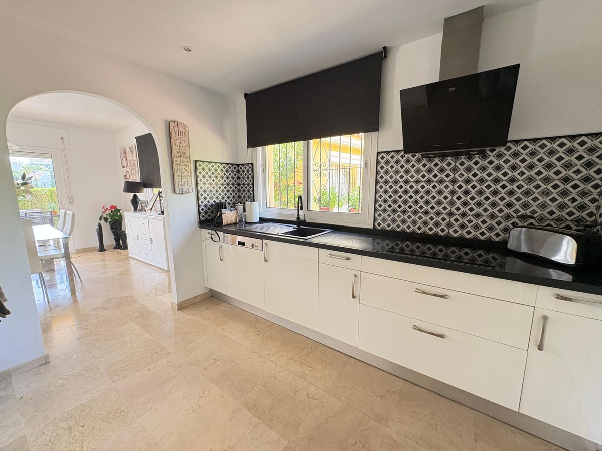 3-bedroom villa with pool in Malaga, Spain – Photo 19