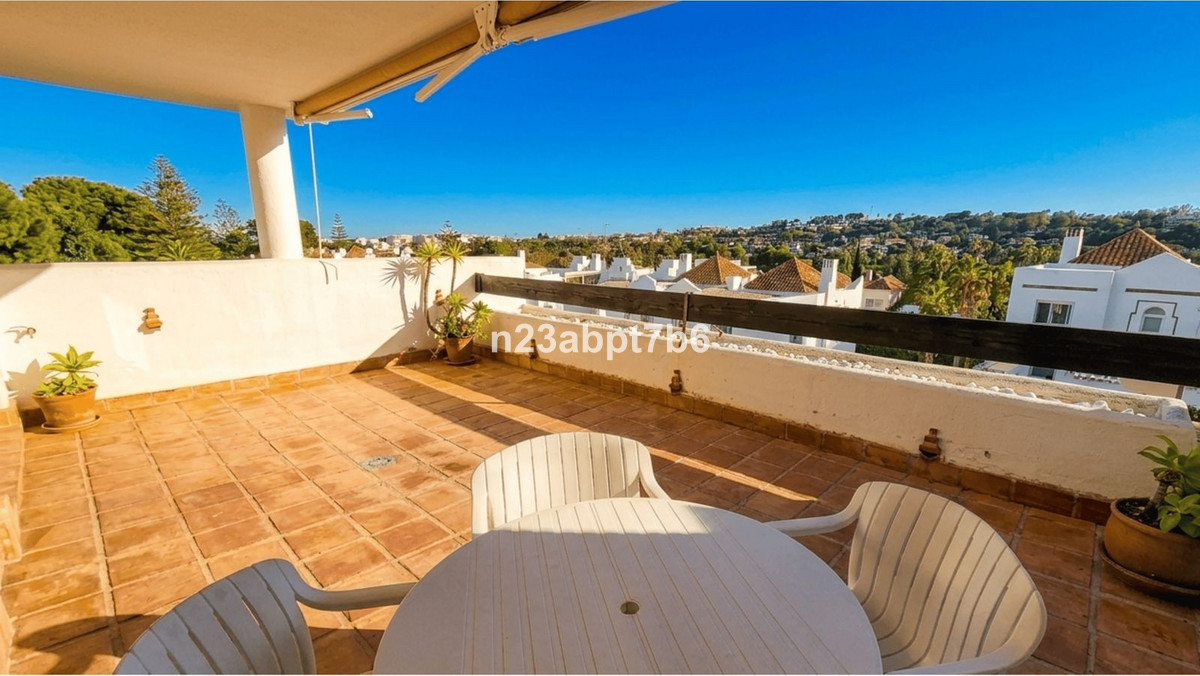 2 Bedroom Apartment in Marbella - Photo 5