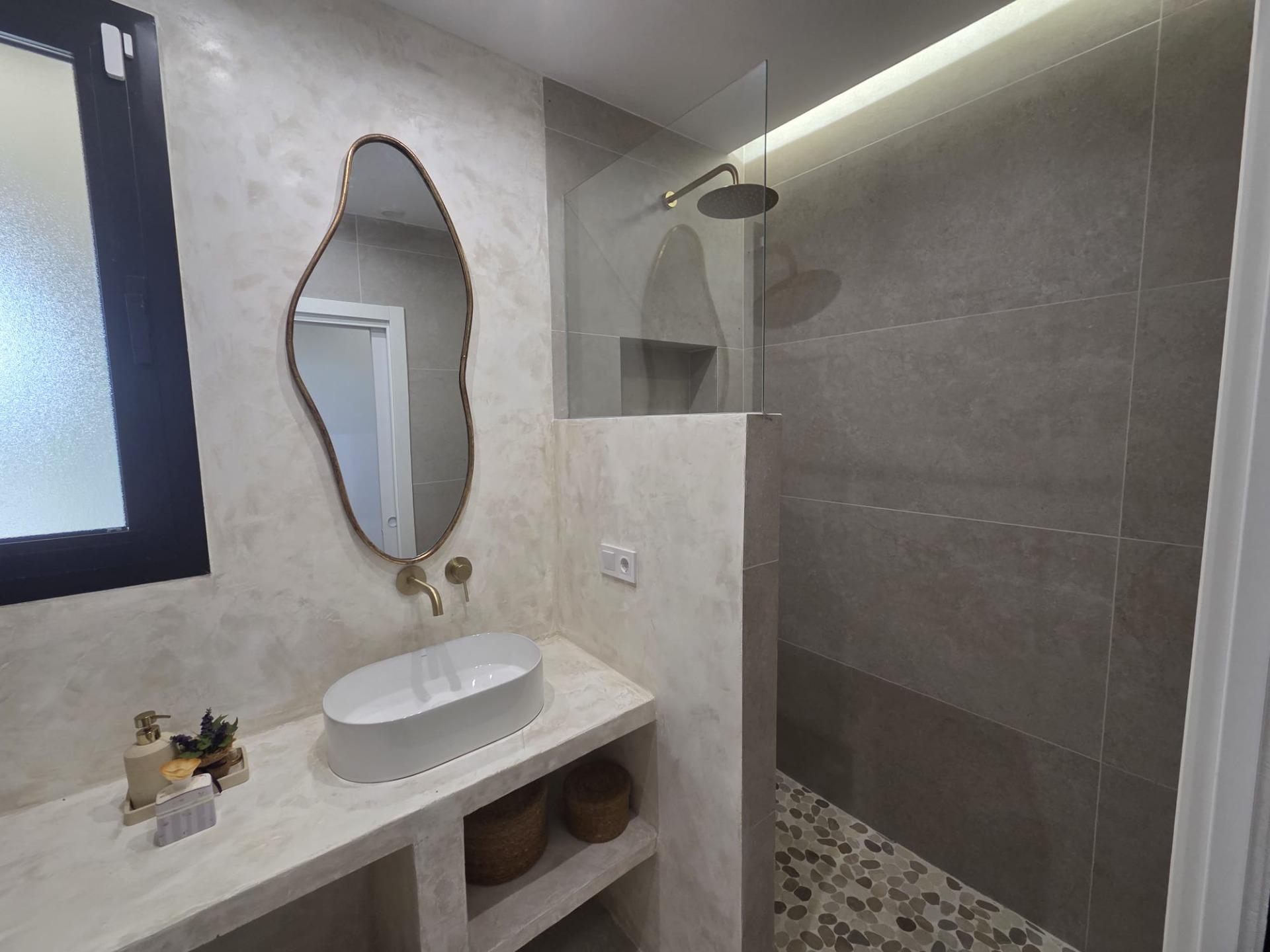 2 Bedroom Apartment in Fuengirola - Photo 10