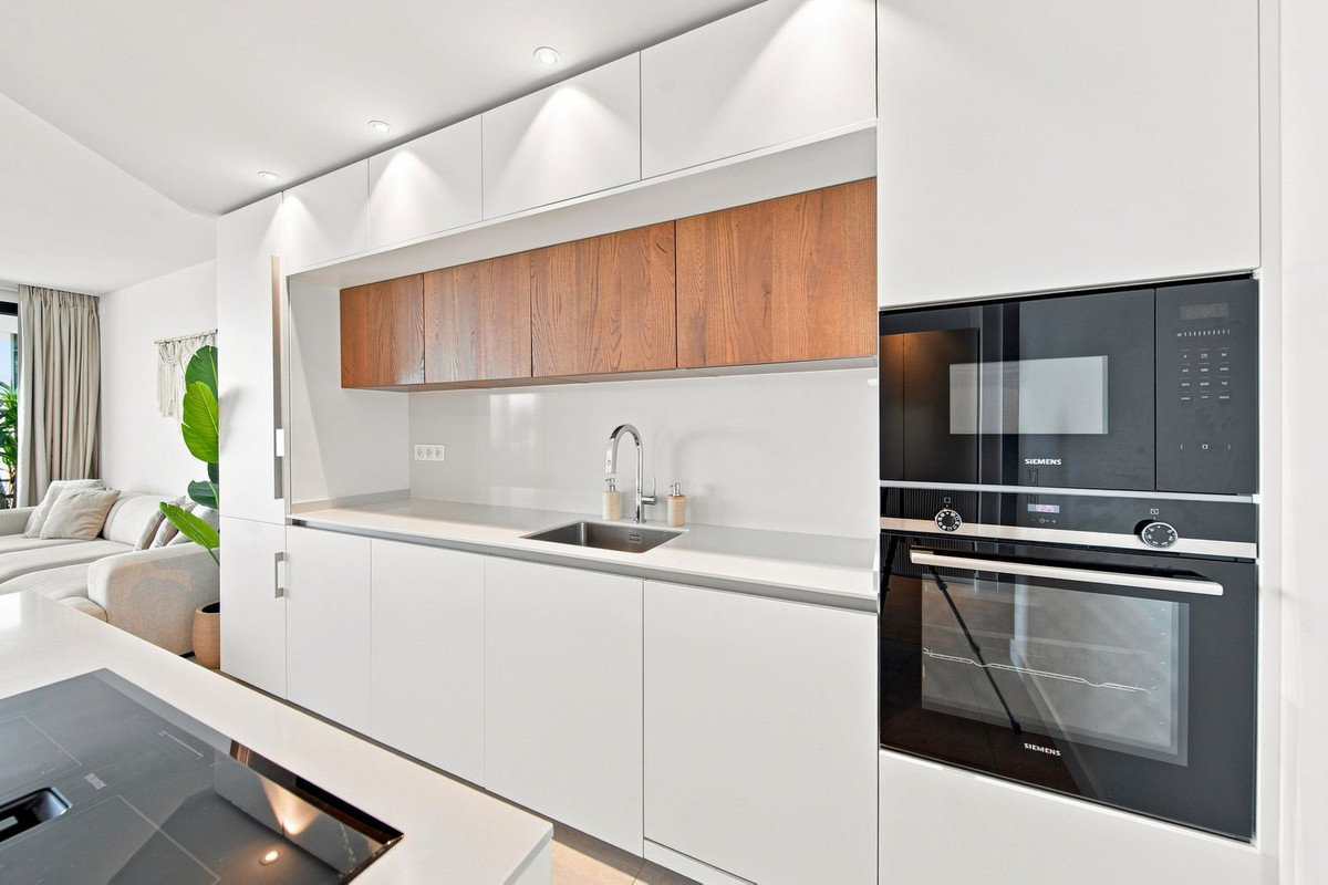 2 Bedroom Apartment in Fuengirola - Photo 3