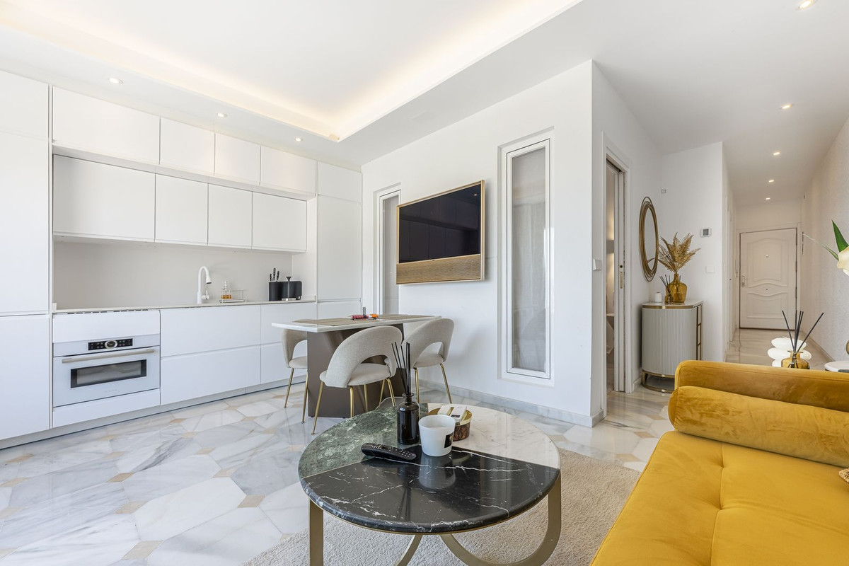 2 Bedroom Apartment in Marbella - Photo 27