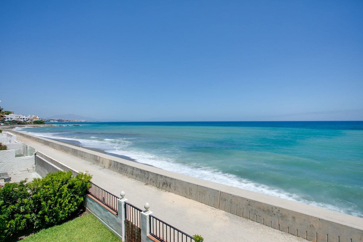 3 Bedroom Villa in Estepona - Photo 3