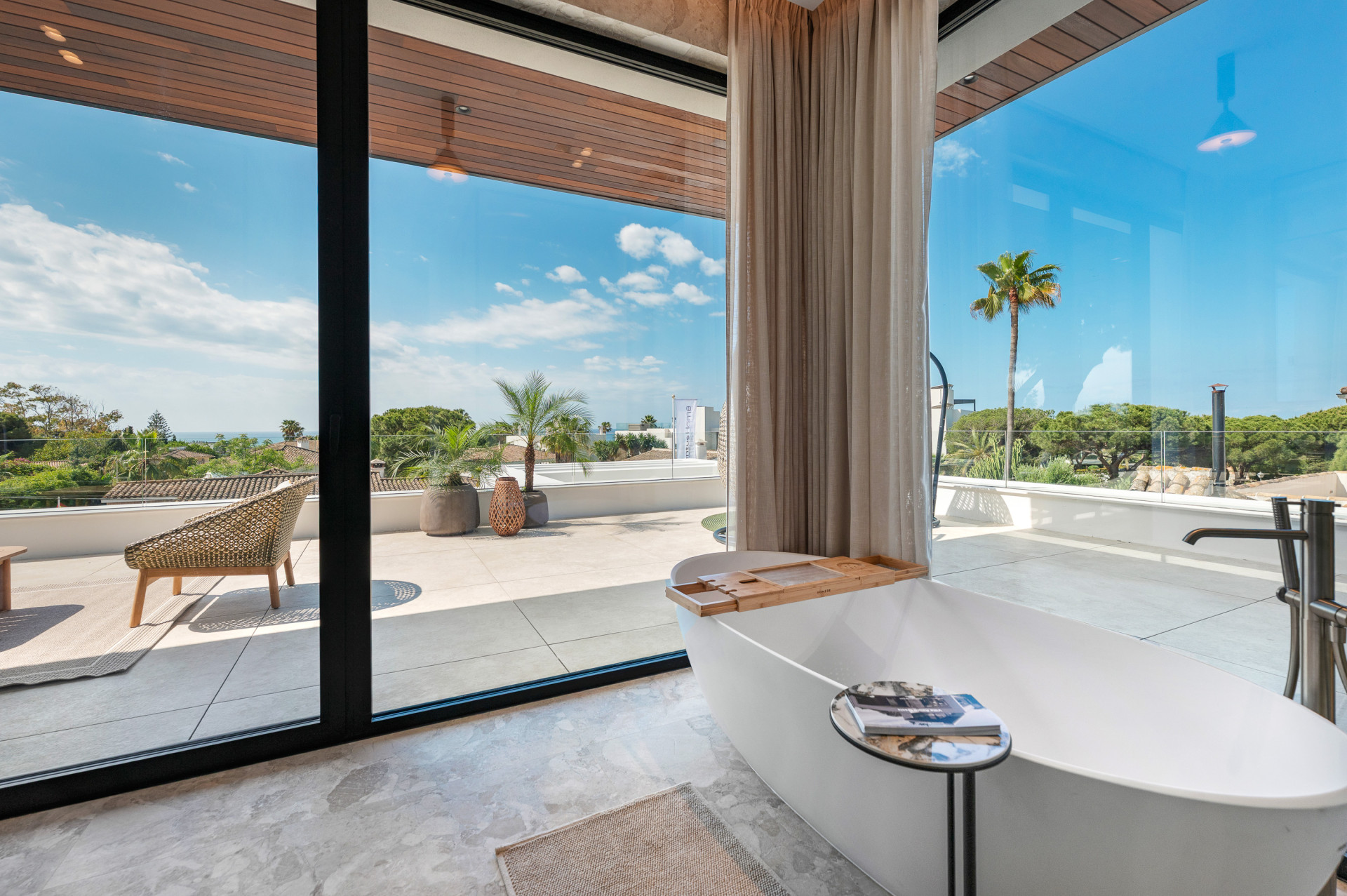 6 Bedroom Villa in Marbella - Photo 4