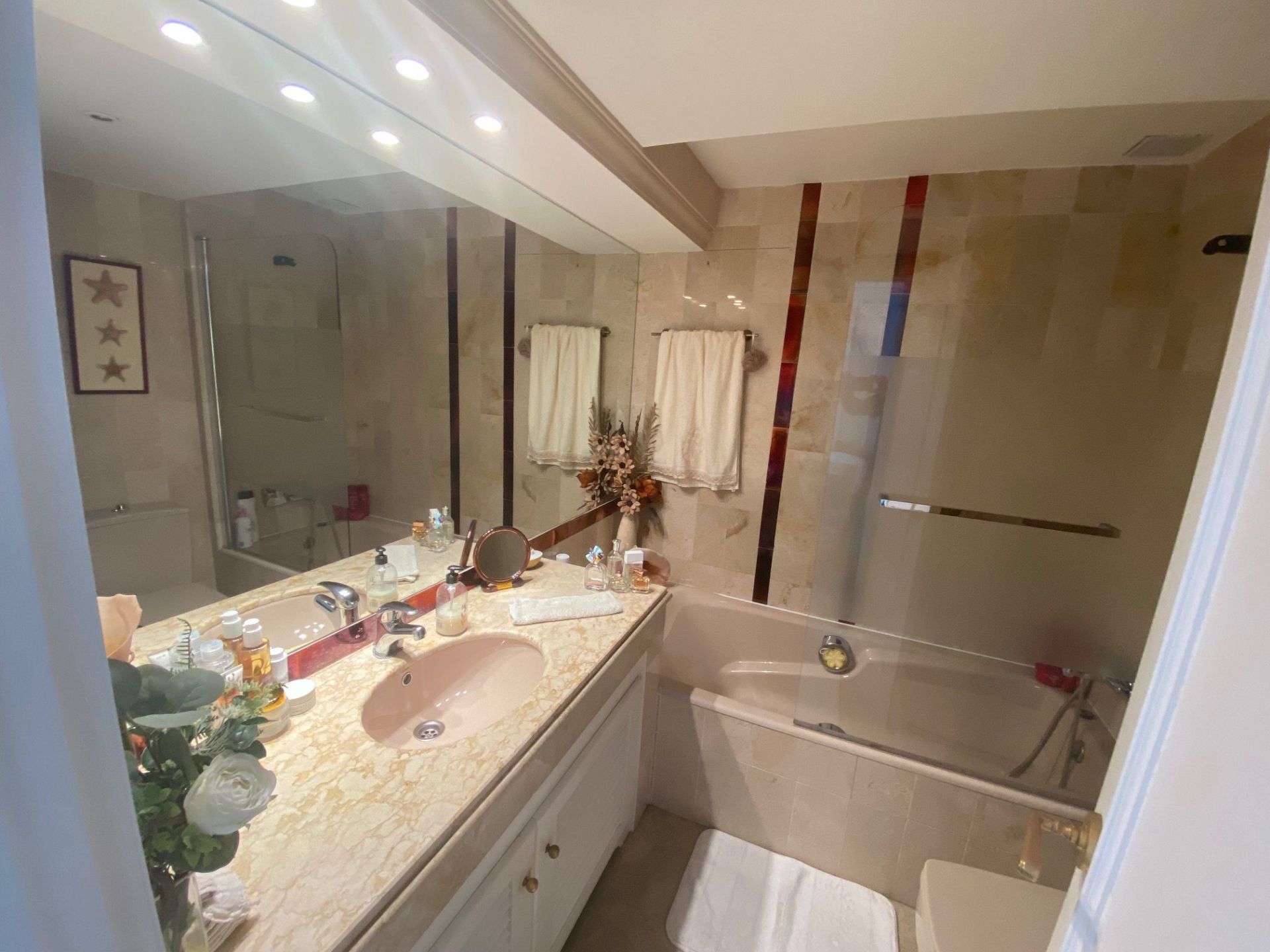 2 Bedroom Apartment in Estepona - Photo 8