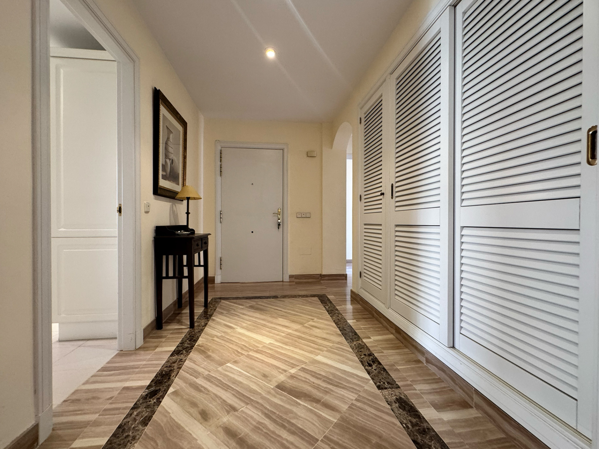 3 Bedroom Apartment in Marbella - Photo 8