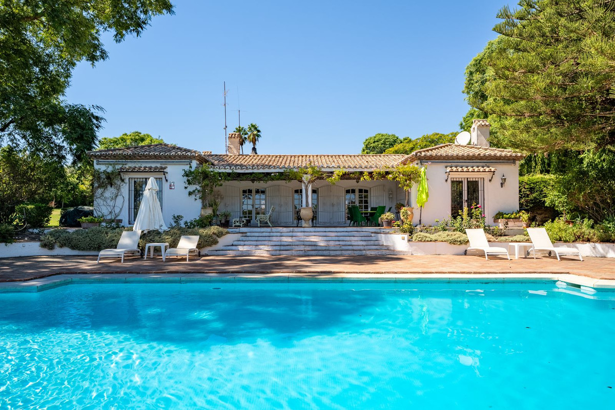 8 Bedroom Country house in Estepona - Фото 6