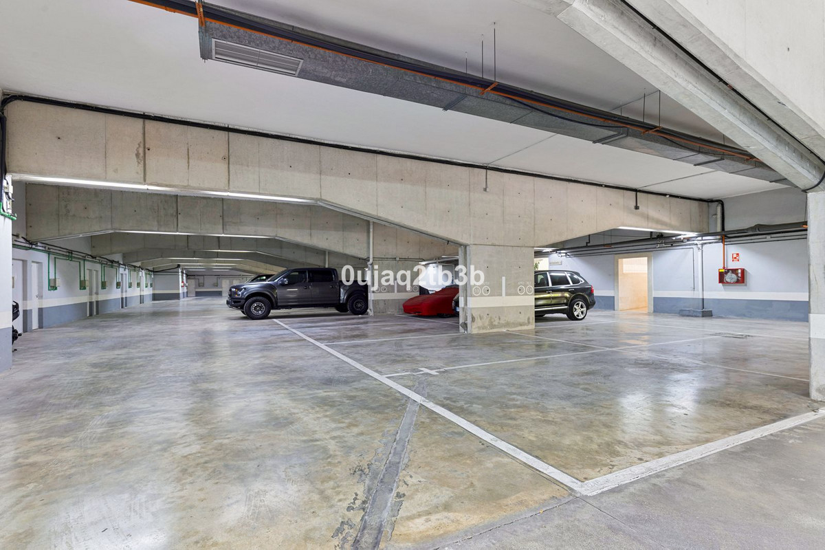 3 Bedroom Apartment in Marbella - Photo 34