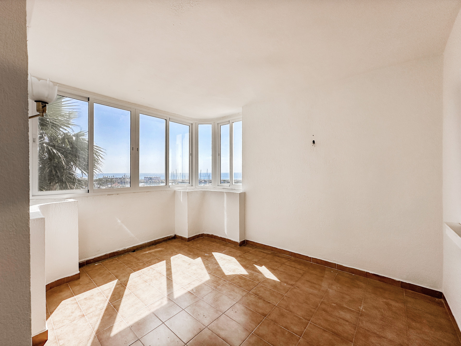 2 Bedroom Apartment in Estepona - Photo 6