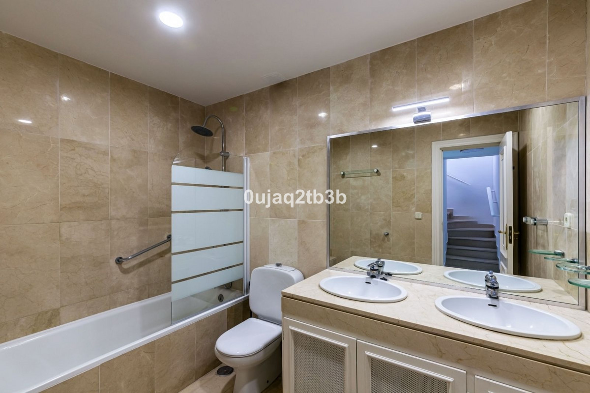 3 Bedroom Townhouse in Marbella - Photo 17
